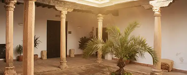 Mondragón Palace (exterior)