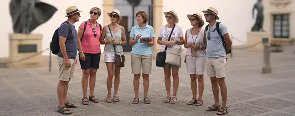 Turistas disfrutando de Ronda